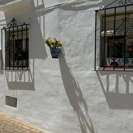 La Casa De Abajo *